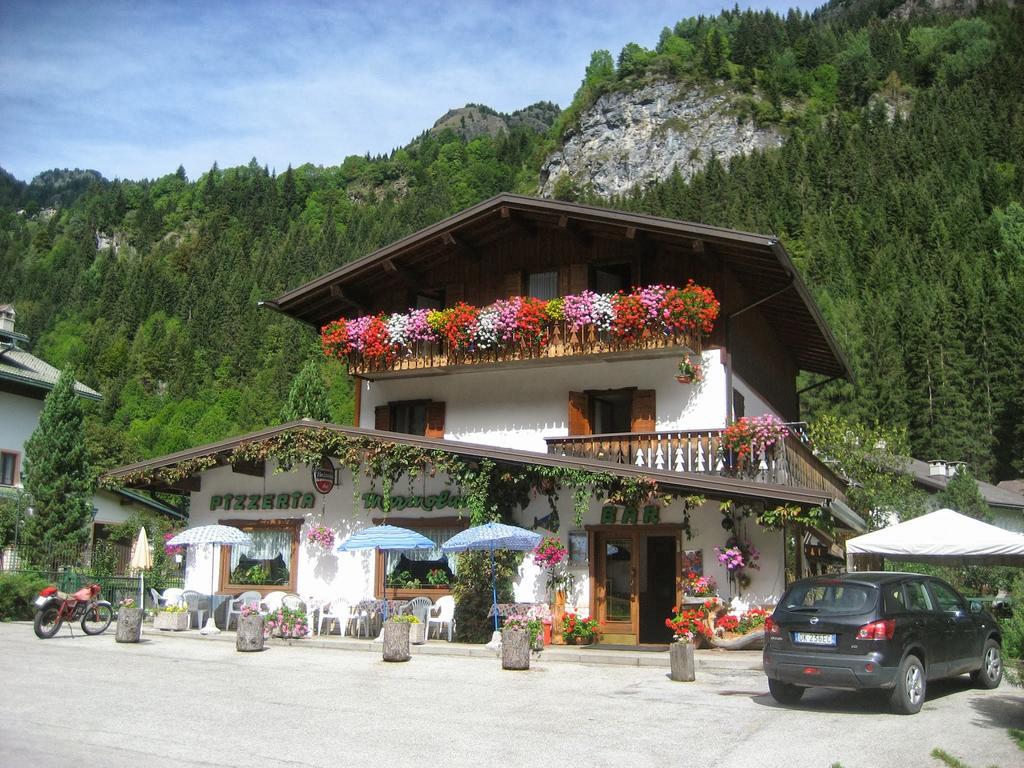 Affittacamere Pizzeria Marmolada Рокка-П'єторе Екстер'єр фото